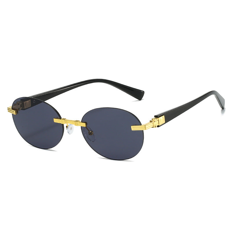 Dame motefull solbrille med gjennomsiktig ramme og fleksibel nesestøtte Skanto