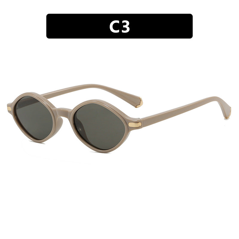 Dame moteriktig solbrille med unikt design og høykvalitets metallramme Skanto