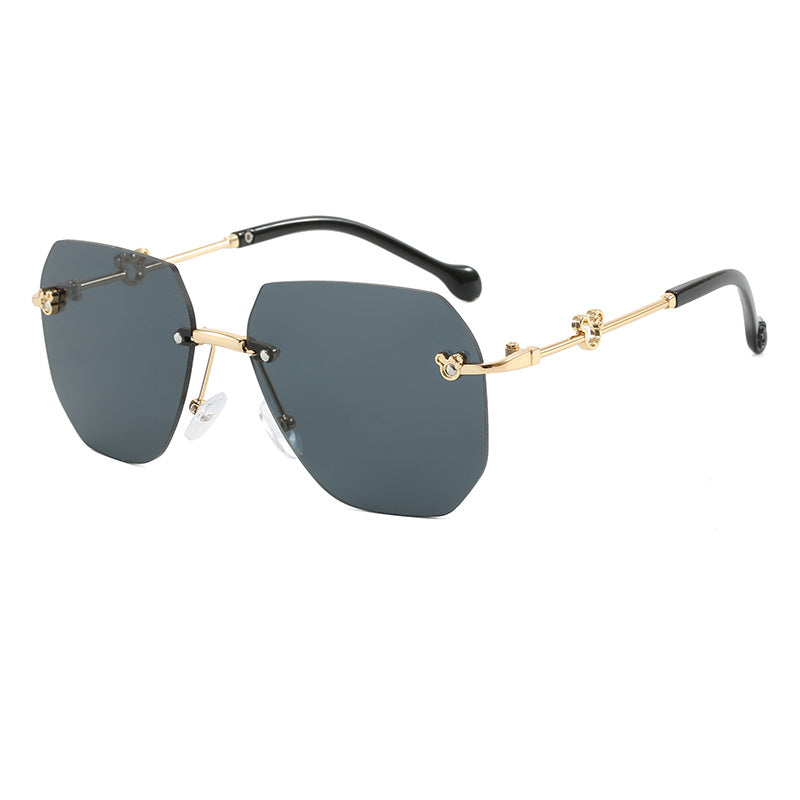 Dame stilige oversized solbriller med fasettert ramme Skanto