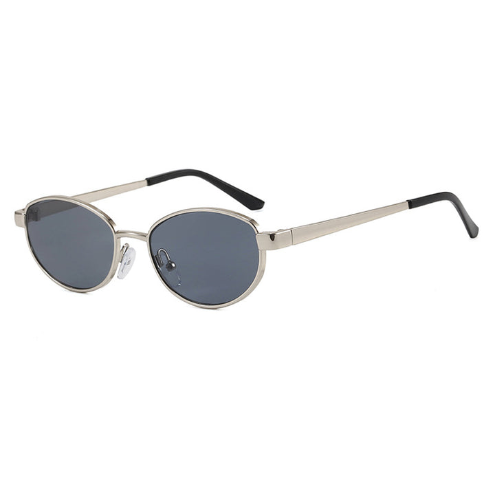 Dame moteriktig solbrille i elegant oval design med ramme i høykvalitets metall Skanto
