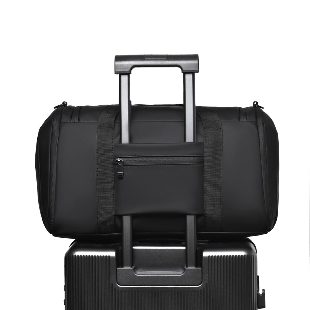 Sportslig Duffelbag med innovativt romkonsept Skanto
