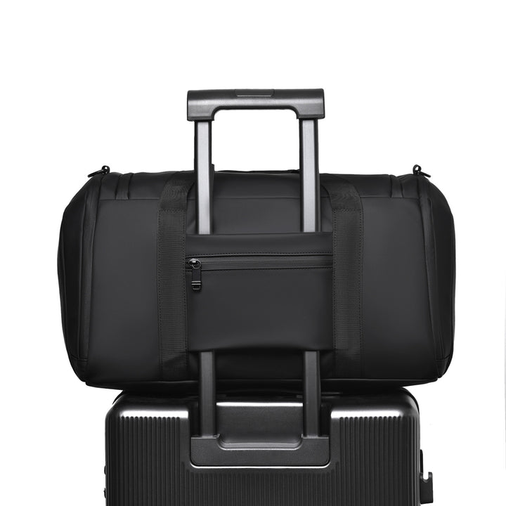 Sportslig Duffelbag med innovativt romkonsept Skanto