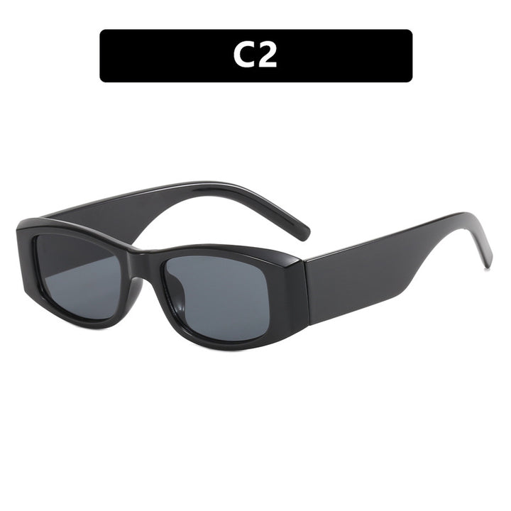 Dame moteriktig solbrille med stilfull ramme Skanto