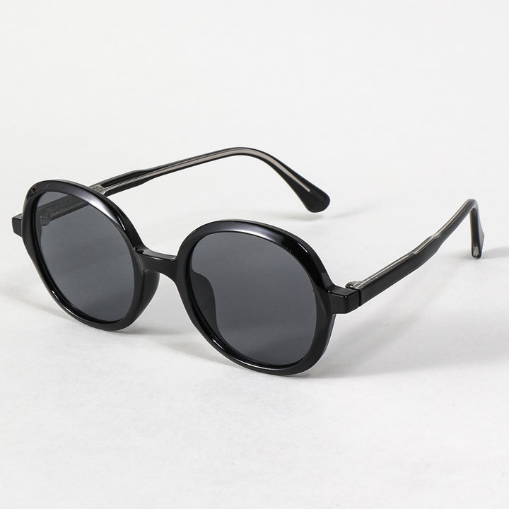 Dame moteriktig solbrille med robust og stilige rammer Skanto