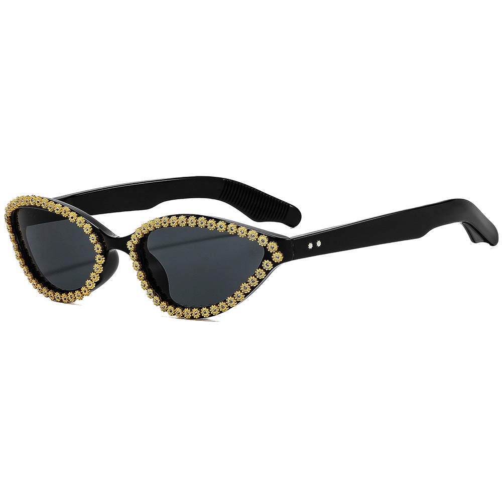 Dame Glamorøs Cat-Eye-solbrille med glitrende blomsterdetaljer Skanto