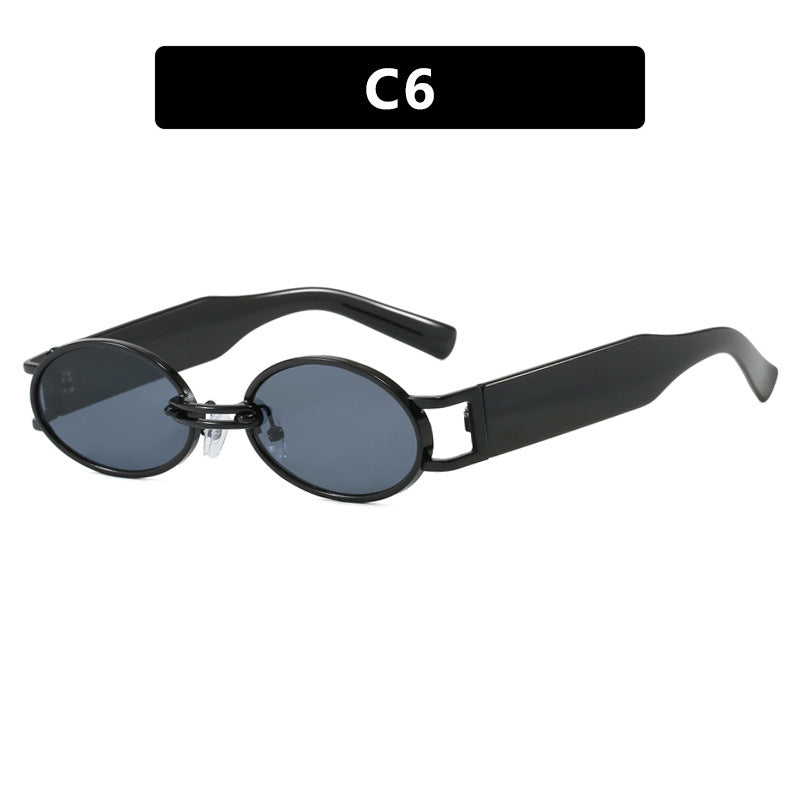Dame ovalformet solbrille med gullige accenter og stilig ramme Skanto