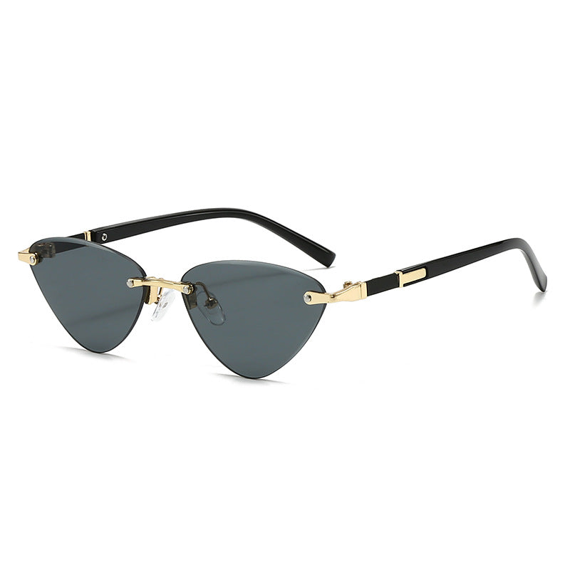 Dame moteriktig Cat-Eye solbrille med elegant metallramme Skanto