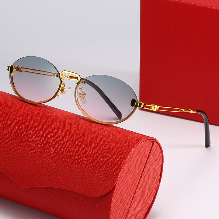 Dame moteriktig solbrille med filigran metallramme og stilleggende design Skanto