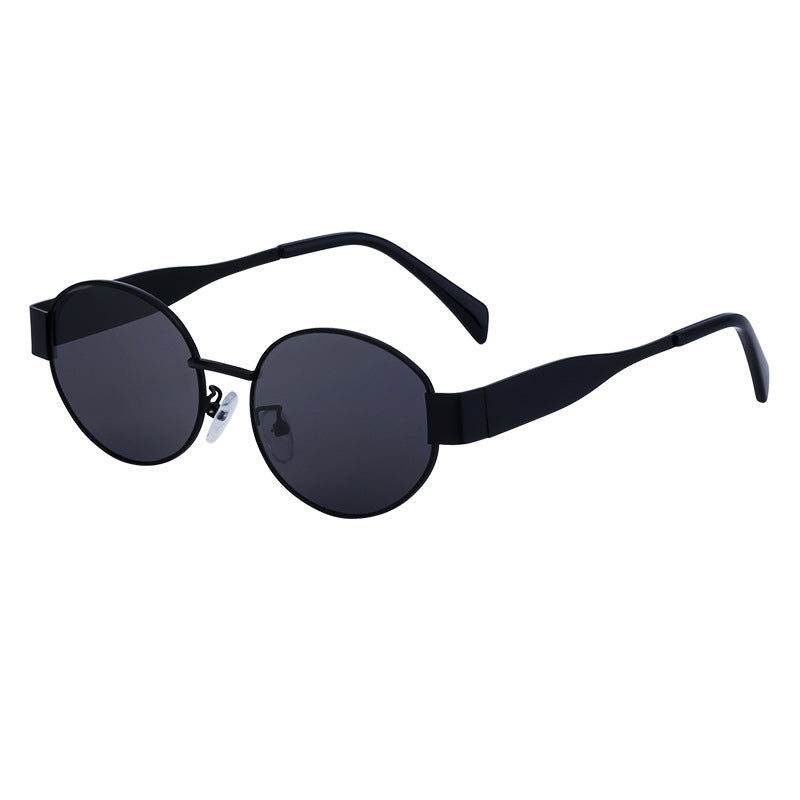 Dame moteriktig solbrille i elegant oval design Skanto