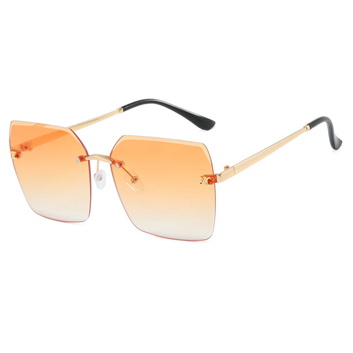 Dame firkantet solbrille i moderne design med filigran metallramme Skanto