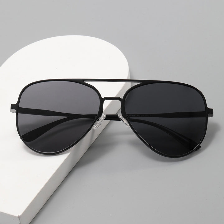 Dame pilot solbrille med UV-beskyttelse og elegant ramme Skanto