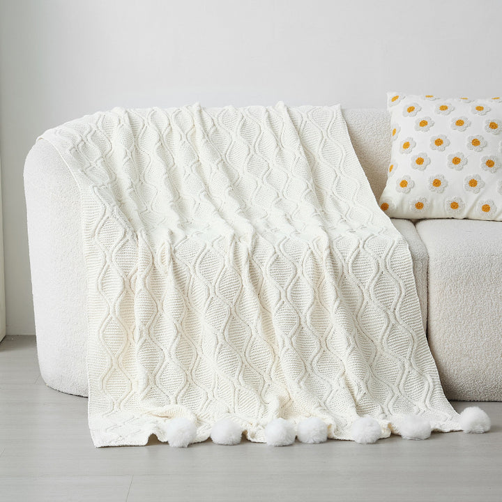 Dame strikket teppe med dekorative pom poms Skanto