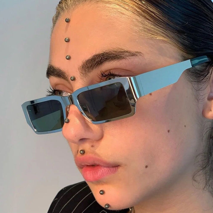 Dame geometrisk solbrille med beskyttende UV-filter og robust metallramme Skanto