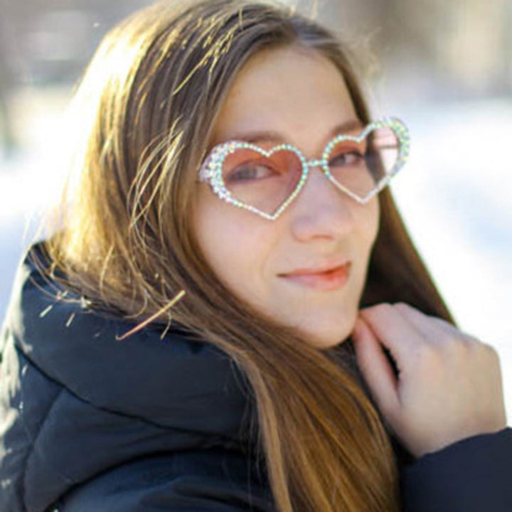 Dame hjerteformet solbrille med strassbesatt ramme Skanto
