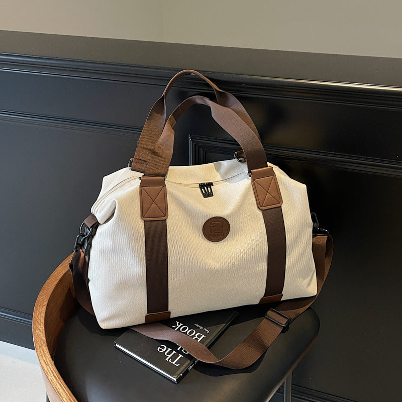 Sporty Duffel Bag With Multiple Compartments And Adjustable Shoulder Strap Skanto