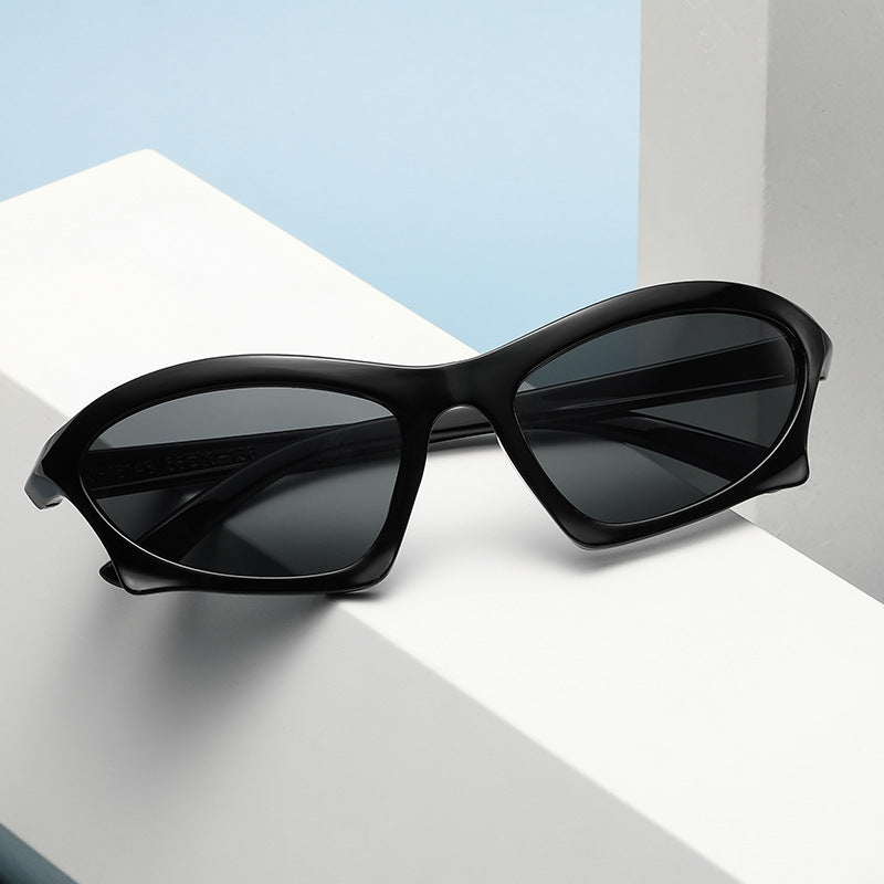 Dame moteriktig solbrille med innovativ, ergonomisk ramme Skanto