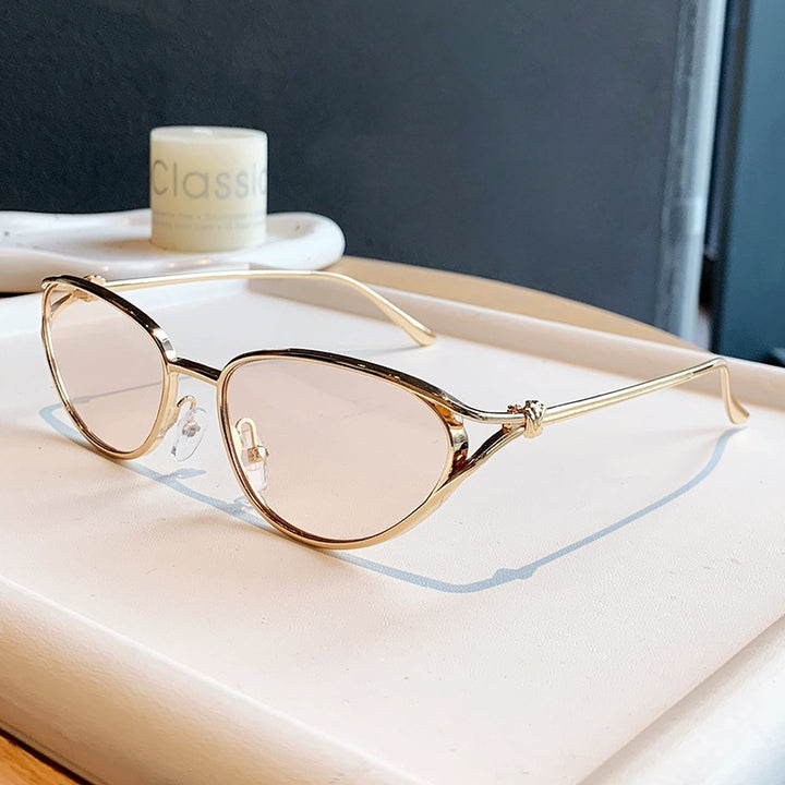 Dame Cat-Eye solbriller med elegant gullramme og polarisert glass Skanto