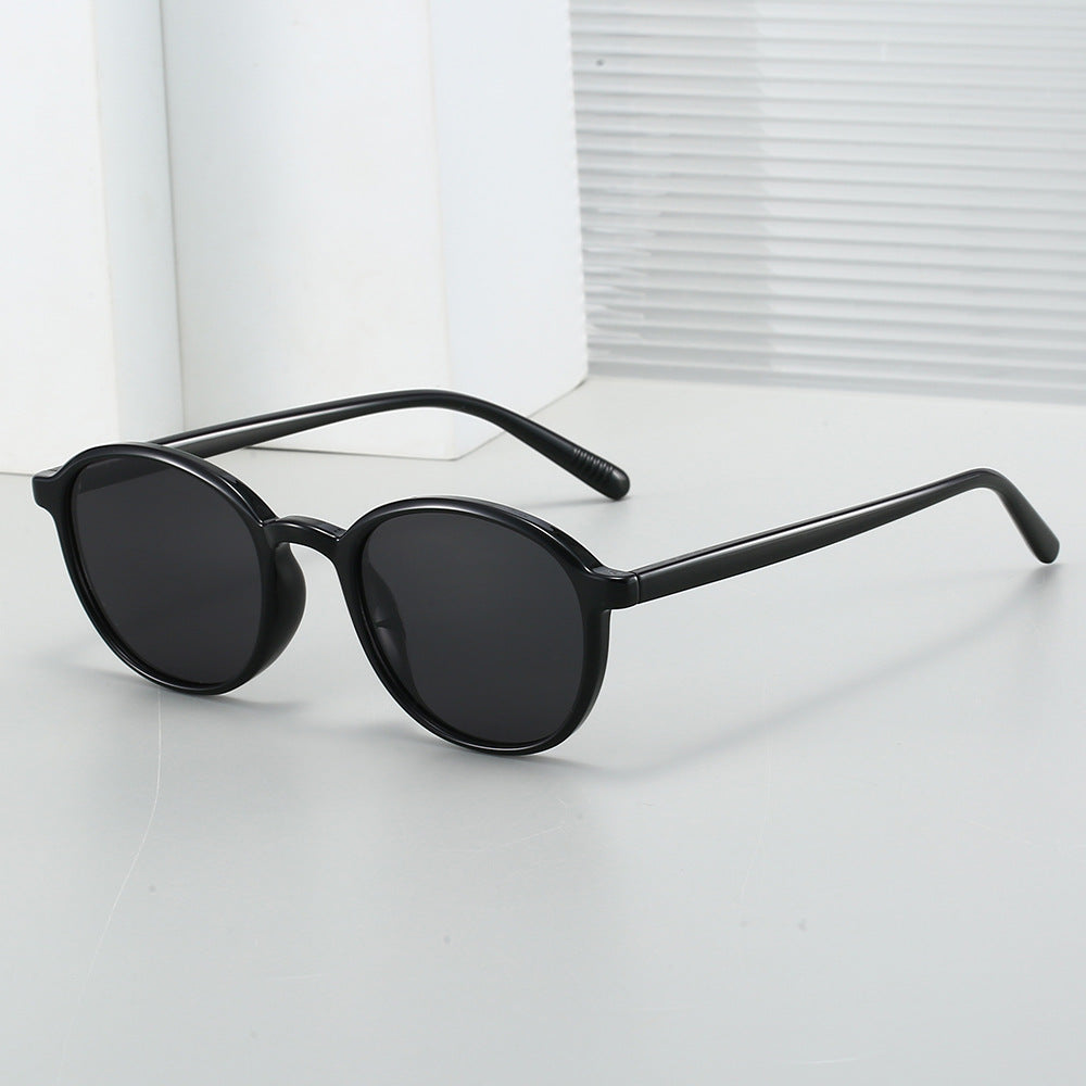 Dame moteriktig solbrille i klassisk ovaldesign Skanto