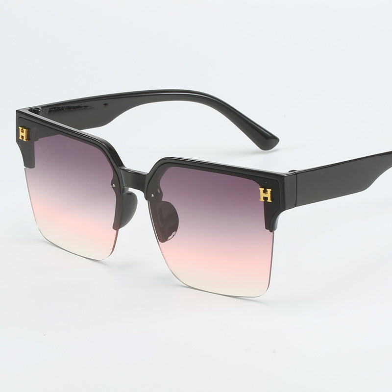 Dame kvadratisk solbrille med elegant metallramme Skanto