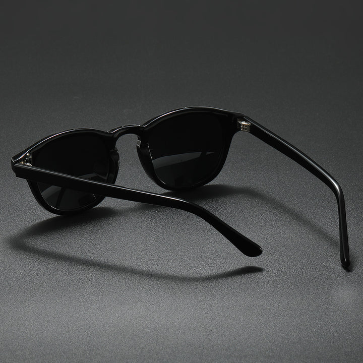 Dame moteriktig solbrille i moderne skilpadde-design Skanto