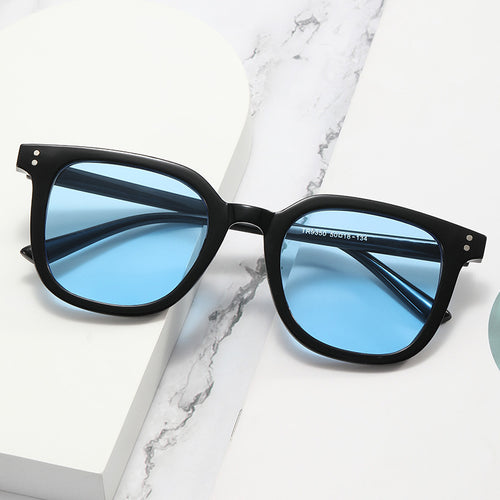 Dame kvadratisk designerbrille med tykk ramme og elegant profil Skanto