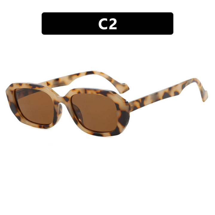 Dame moteriktig solbrille med elegant geometrisk design Skanto