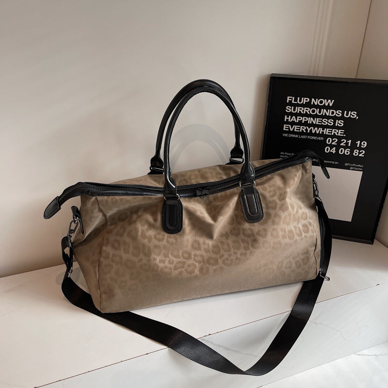 Elegant Reisetasche med Innovativt Leopardmønster Skanto