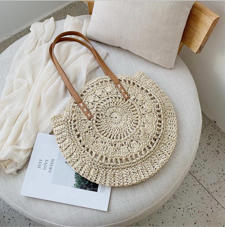 Håndlaget rund veske laget av naturlig bast Skanto
