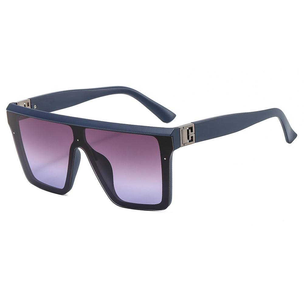 Dame oversized solbrille i trendy stil med bred rammestruktur Skanto