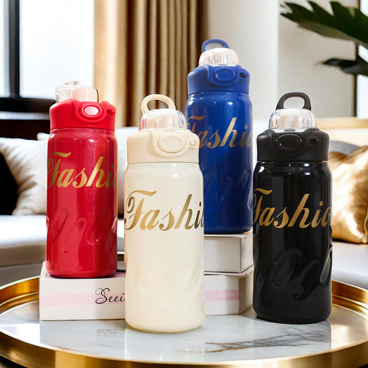 Stylish sports water bottle with practical leak protection Skanto