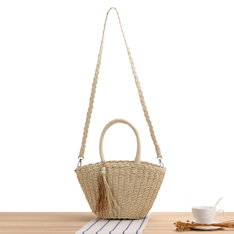 Modern basket bag with elegant fringe design Skanto