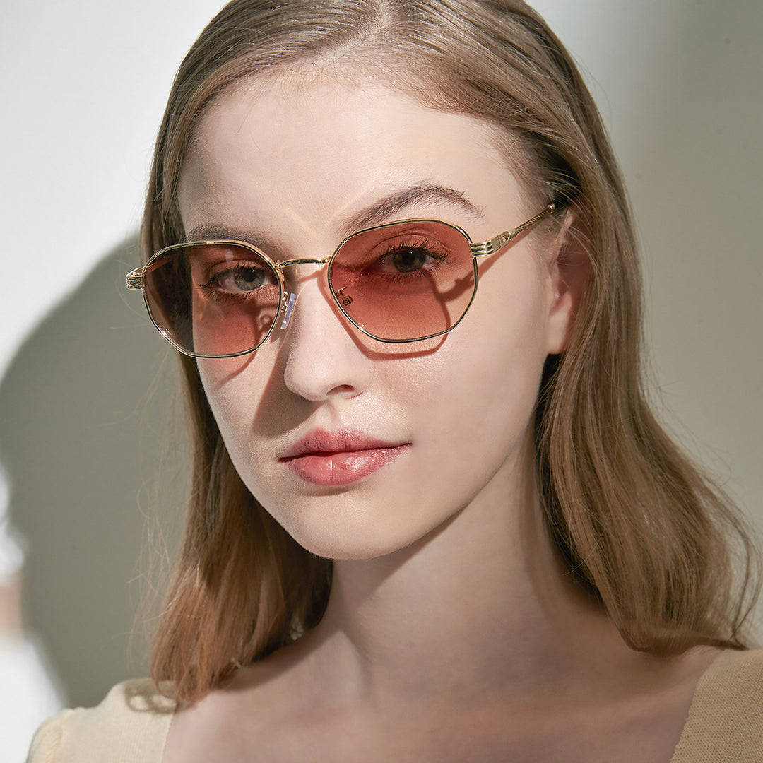 Dame moterik solbrille med ramme i høy kvalitet av metall og elegante linser Skanto