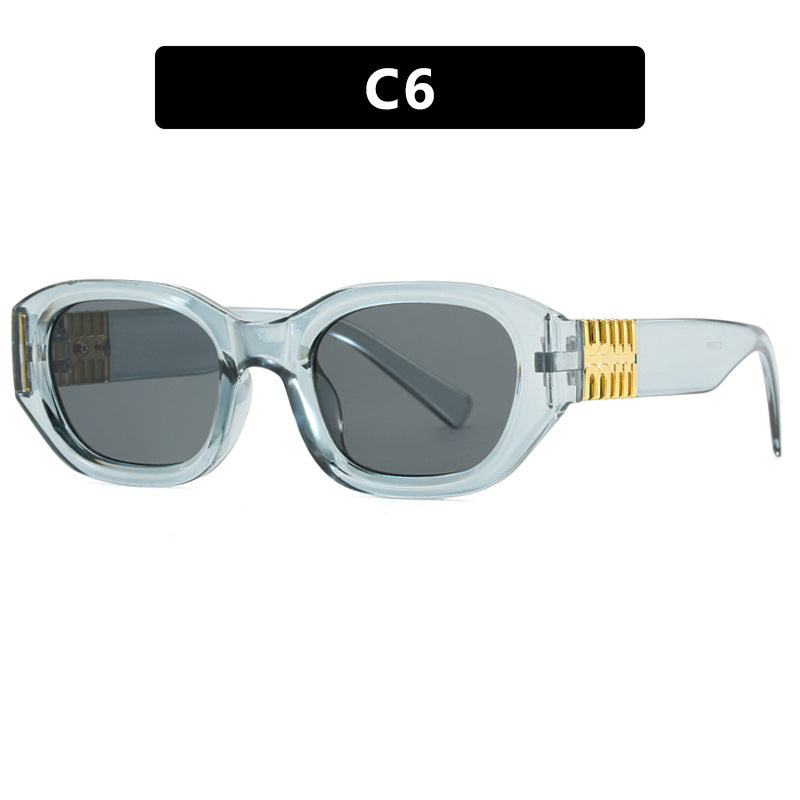 Dame moteriktig solbrille med unikt, geometrisk design og elegante aksenter Skanto