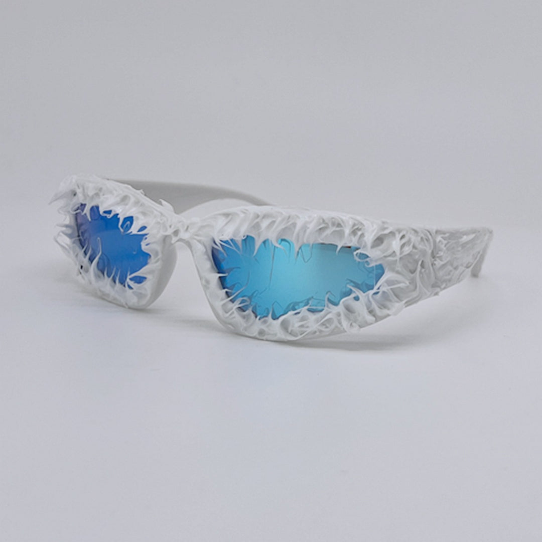 Dame futuristisk solbrille i avantgarde design Skanto