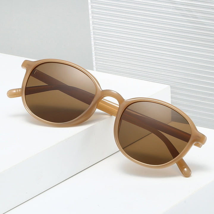 Dame moteriktig solbrille i klassisk ovaldesign Skanto