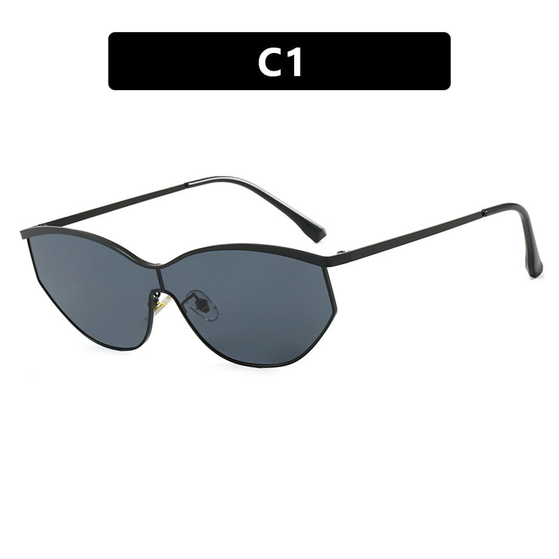 Dame Cat-Eye solbrille i moderne design med beskyttende UV-filter Skanto