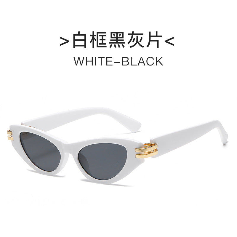 Dame Cat-Eye solbrille med luksuriøs ramme og speilbelagte linser Skanto