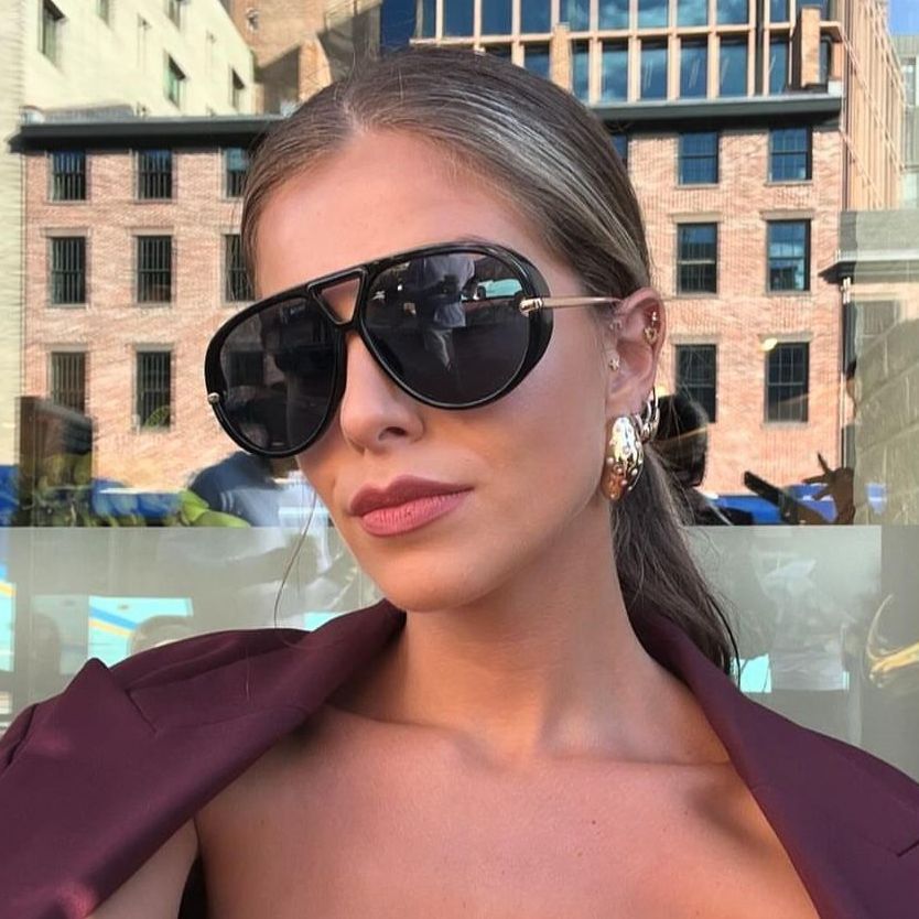 Dame Oversized solbriller med elegant plastramme og speilbelagte glass Skanto