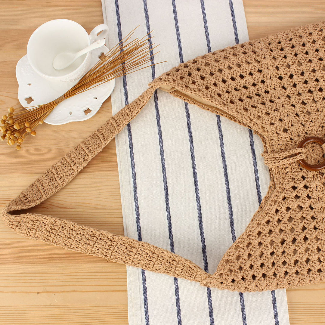 Handbag made of hand-knotted natural material with stylish fringe details Skanto