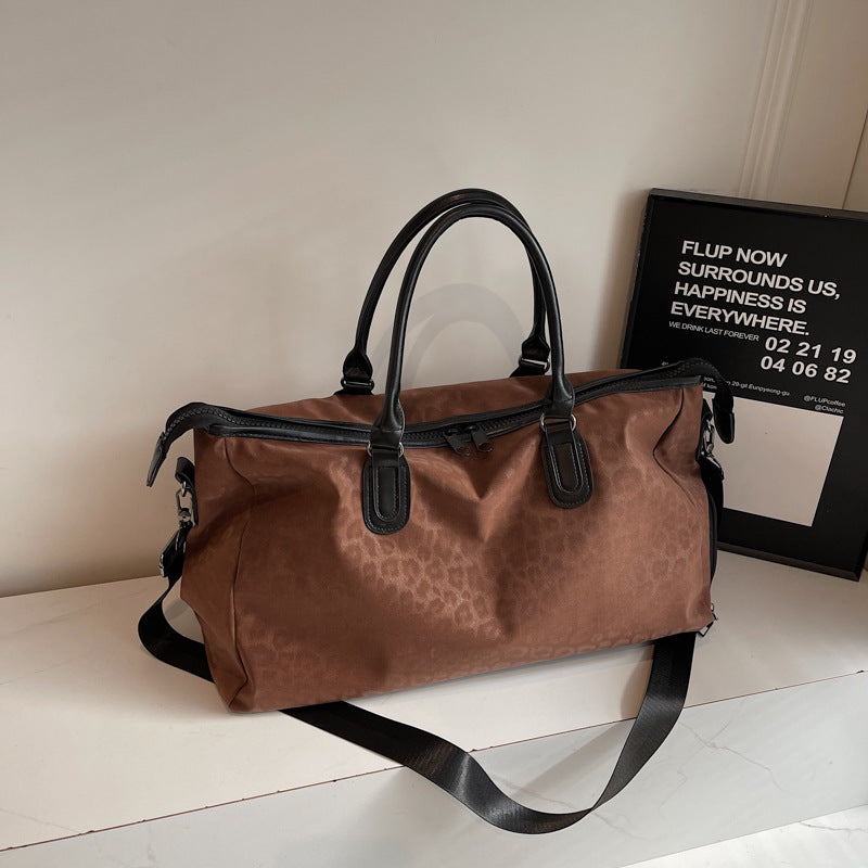Elegant Reisetasche med Innovativt Leopardmønster Skanto