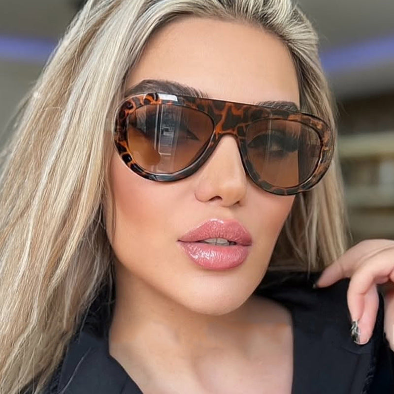 Dame moteriktig oversized solbriller med beskyttende UV-filter Skanto
