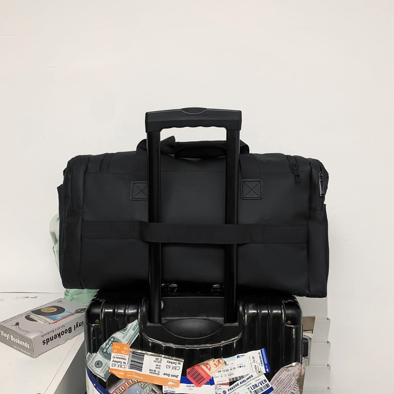 Multifunctionell sport bag med romslig hovedrom og praktiske lommer Skanto
