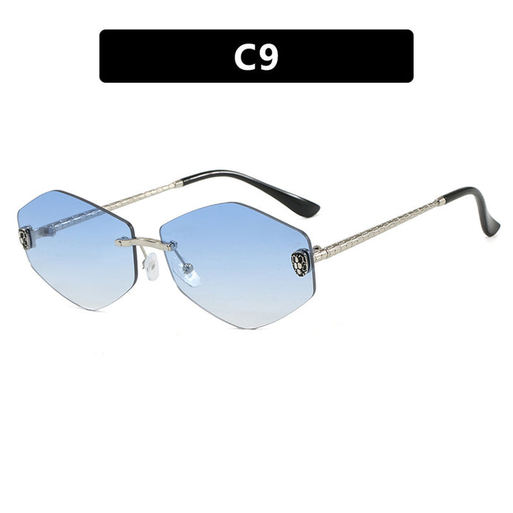 Dame geometrisk solbrille i moderne design med elegant metallramme Skanto