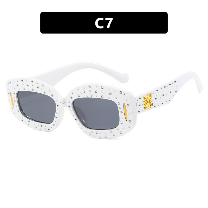 Dame moteriktig solbrille med glamorøs strass-dekor Skanto