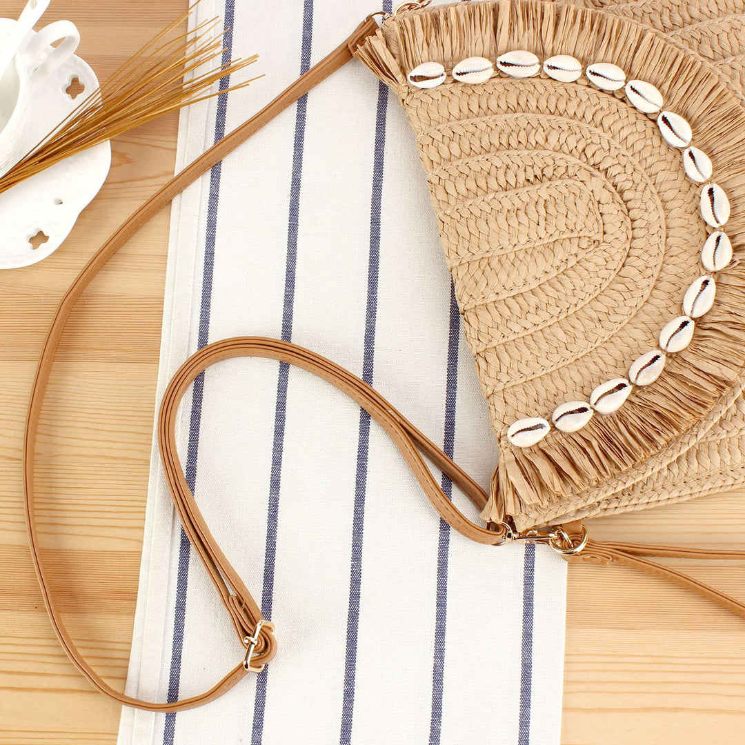 Shoulder bag with hand-knotted shell decor Skanto