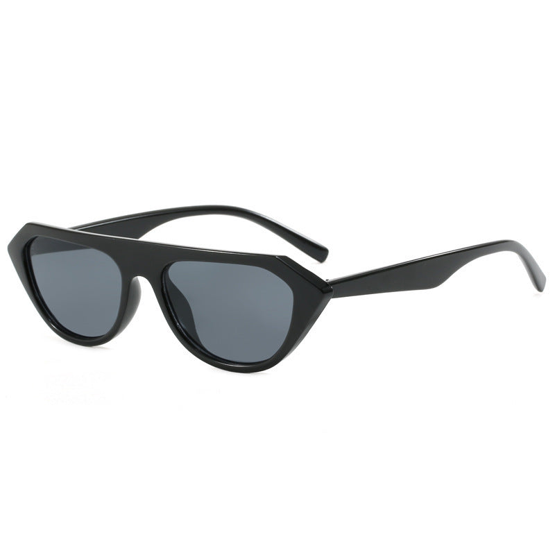 Damer moteriktig solbrille i iøyefallende stilkombinasjon Skanto