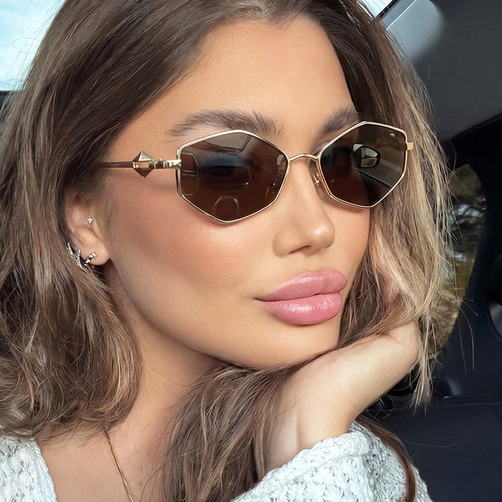 Dame geometrisk solbrille med beskyttende UV-filter og high-end metallramme Skanto