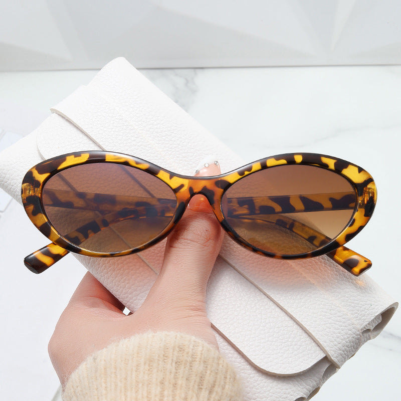 Dame stilige Cat-Eye solbriller med myke kurver og UV-beskyttelse Skanto