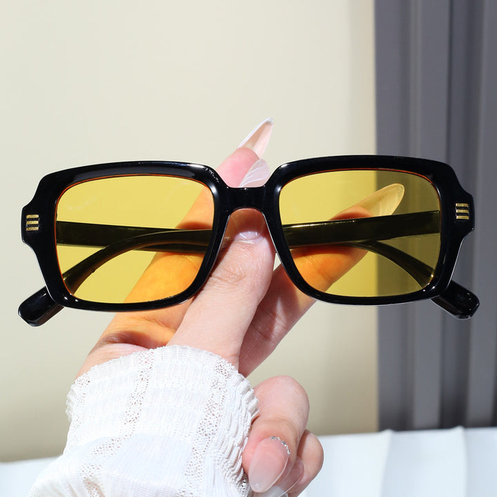 Dame trendy firkantet solbrille med strukturert ramme Skanto