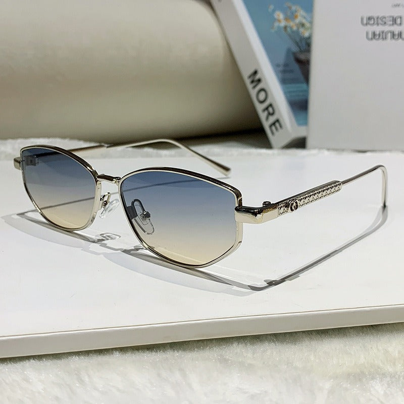 Dame elegant solbrille med glitrende metallramme Skanto